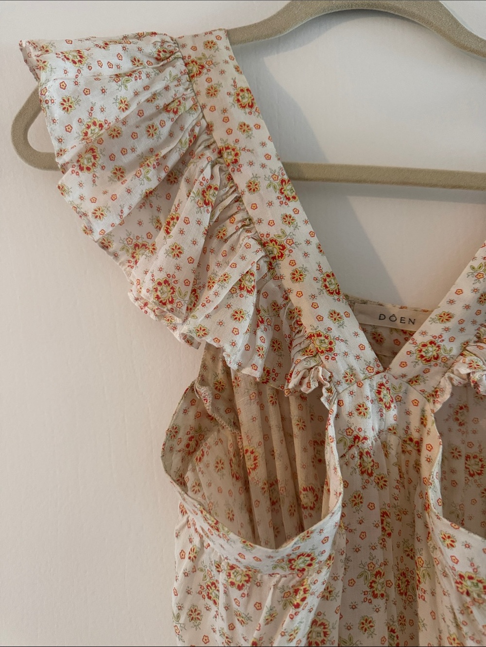 Doen floral Ruffled Maxi Dress in Cream - Picture 4 of 4
